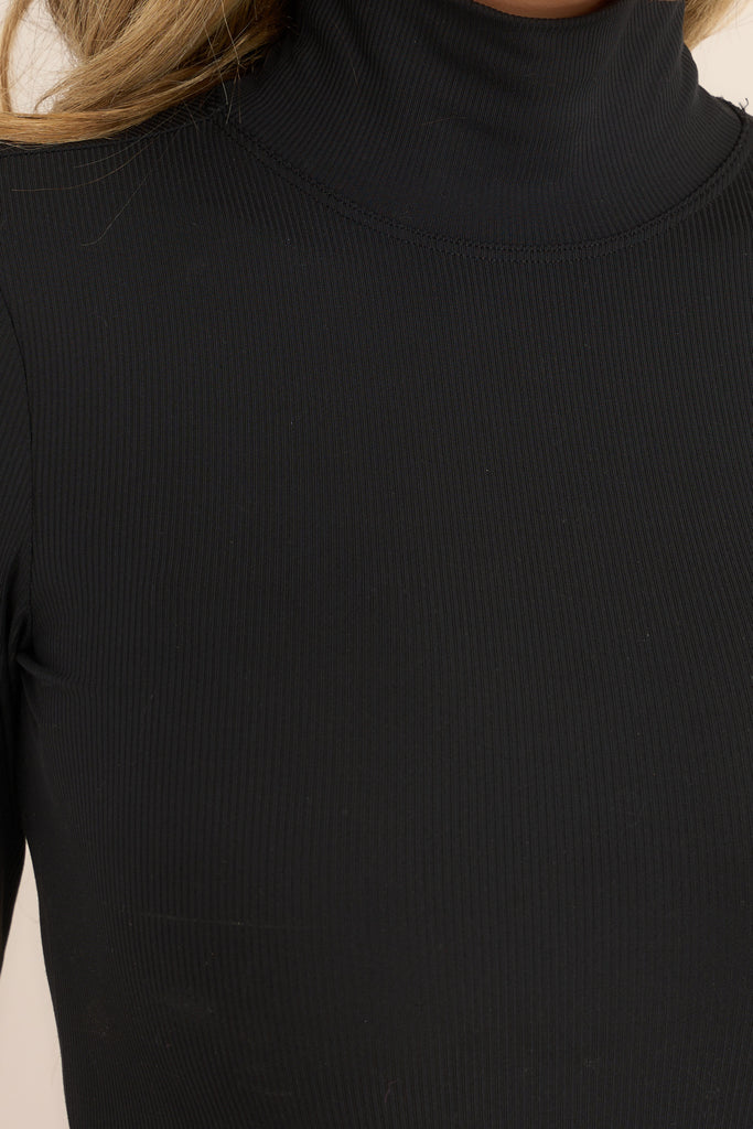 SPANX Women 100% Polyester Sunshine Black Short Sleeve Zipper Top Polo  T-Shirt