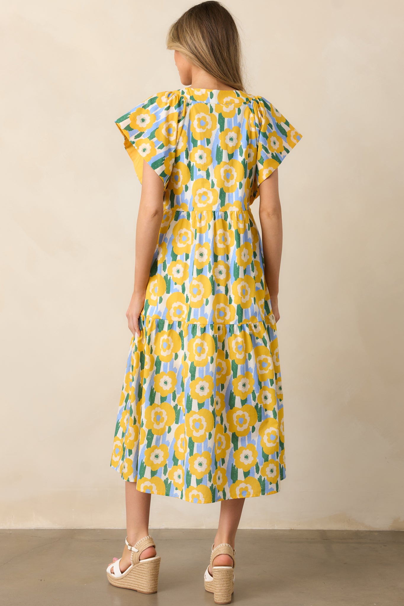 The back of the yellow dress remains simple and smooth, completing the elegant tiered design and adding a comfortable fit.