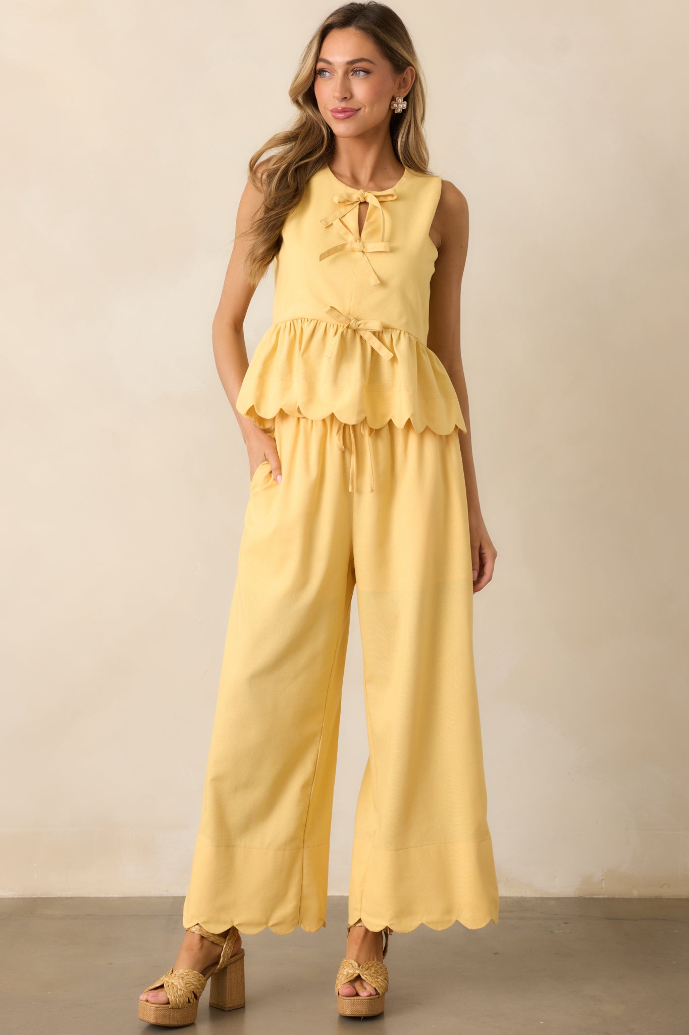 Cheerful yellow pants featuring a self-tie elastic waistband and functional pockets for a blend of comfort and style.