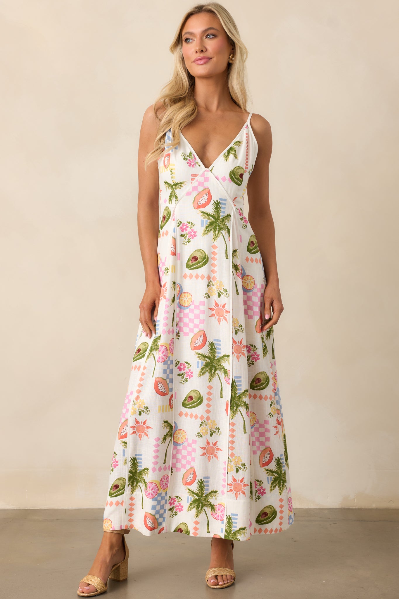 Tropical print dress with a fitted bodice and a lightweight silhouette, perfect for warm-weather wear.