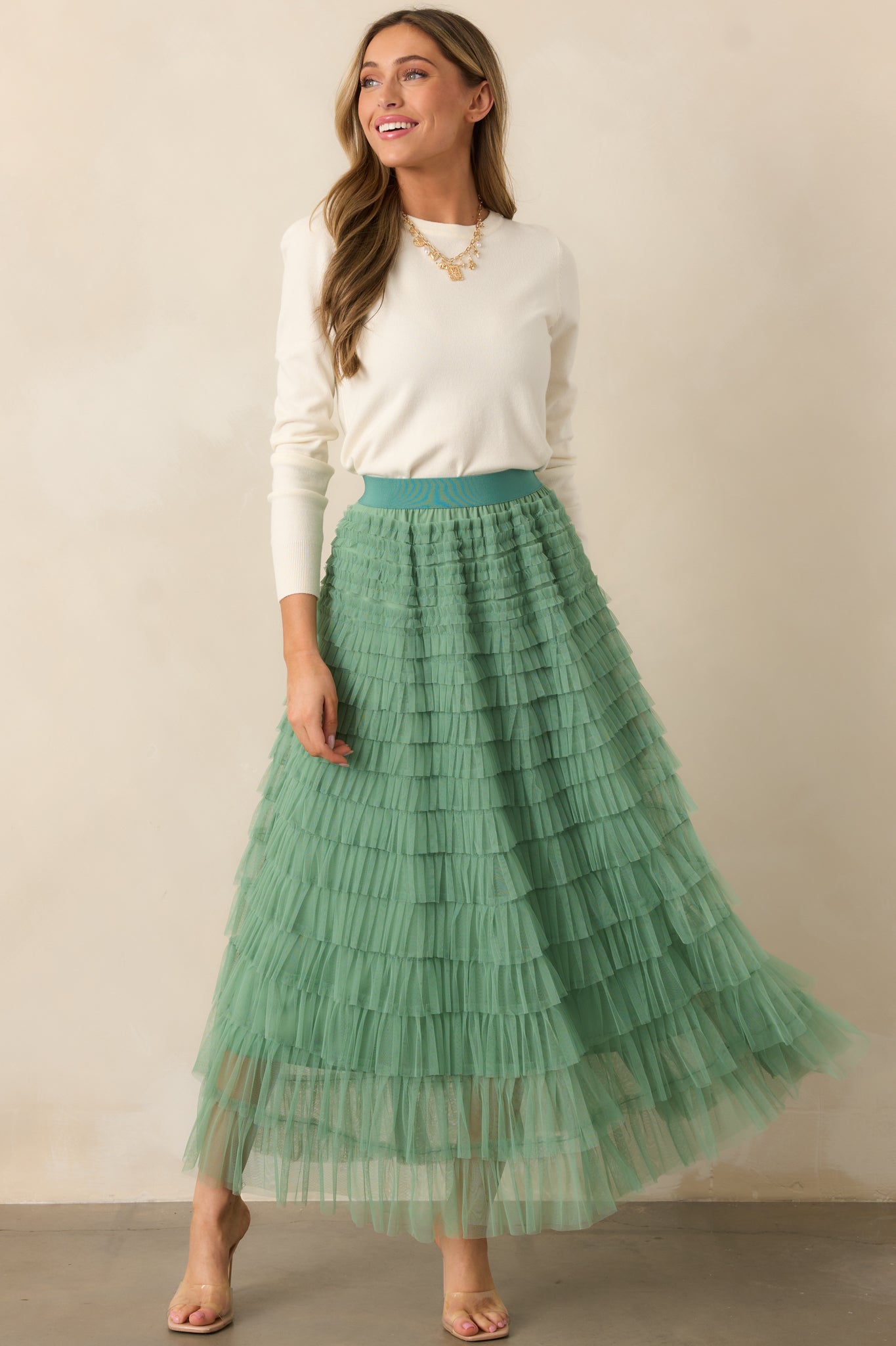  Flowing and elegant, this sage skirt boasts a tiered tulle design and maxi length for a soft, romantic look.