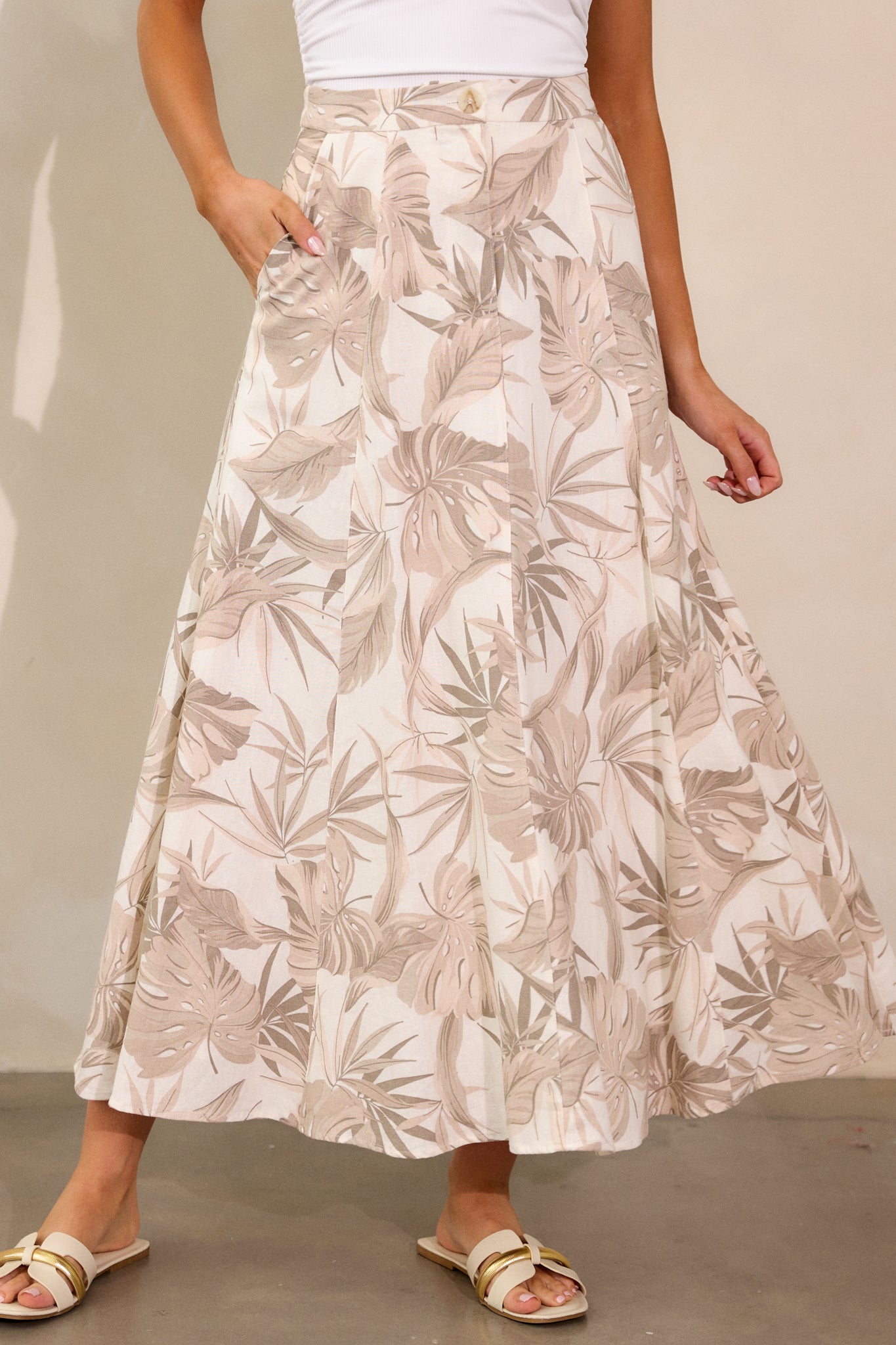 Wave Of Elegance Sandstone Tropical Print Maxi Skirt