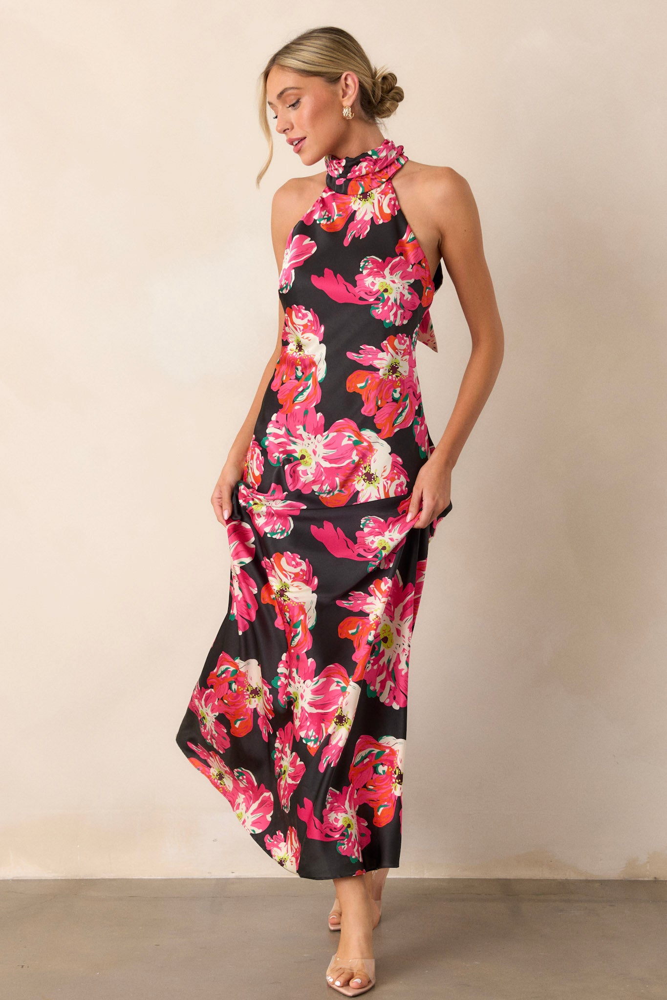 This dress features a tie halter neck, a functional back zipper closure, and a soft lining.