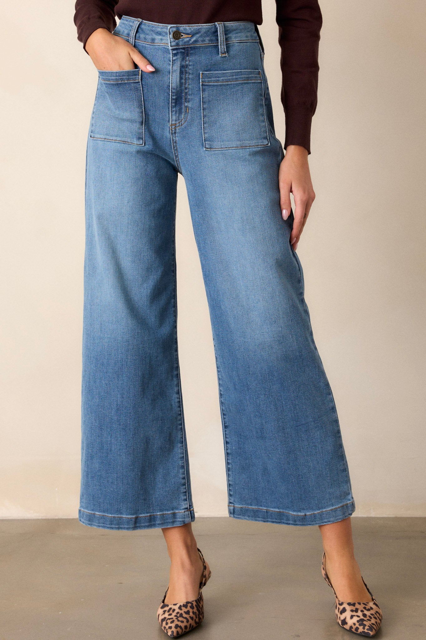 These medium wash jeans feature functional belt loops, a button zipper closure, functional front and back pockets and a wide leg.