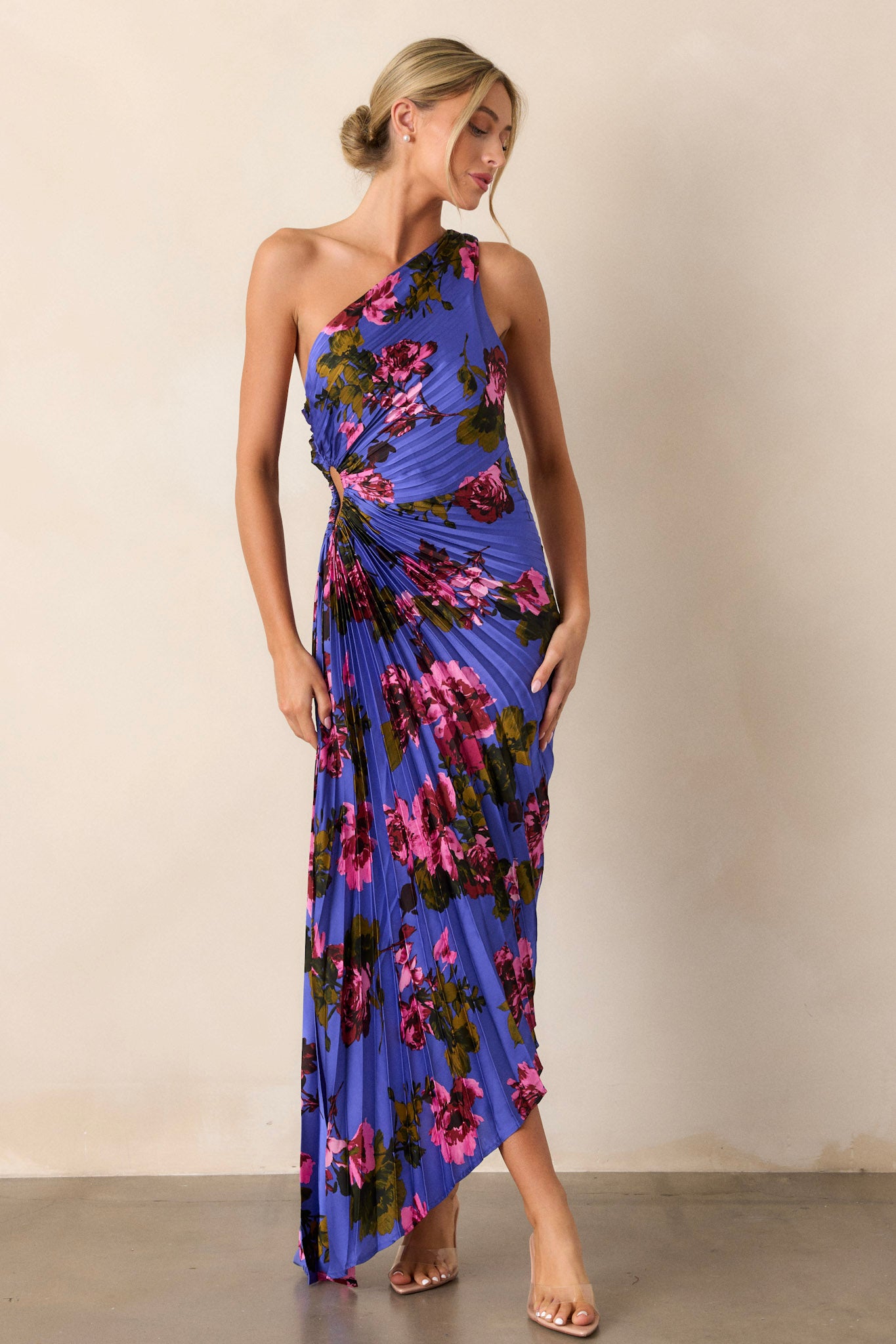 This dress features a keyhole on the side of the waist, one shoulder for a flirty detail and a soft silk-like fabric