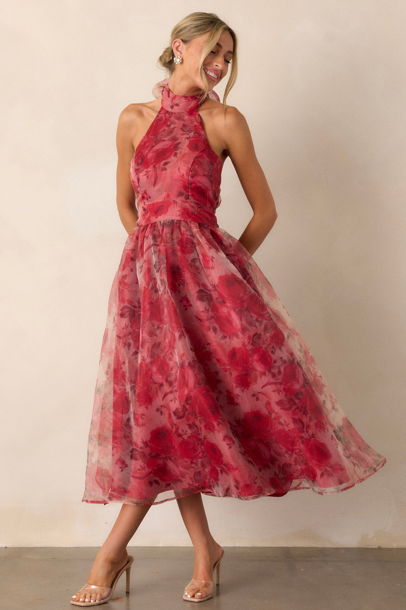 This red floral dress features a halter-neck design, a slight collar, a red floral mesh pattern and a low back. Bow is not included, bow is self-tie.