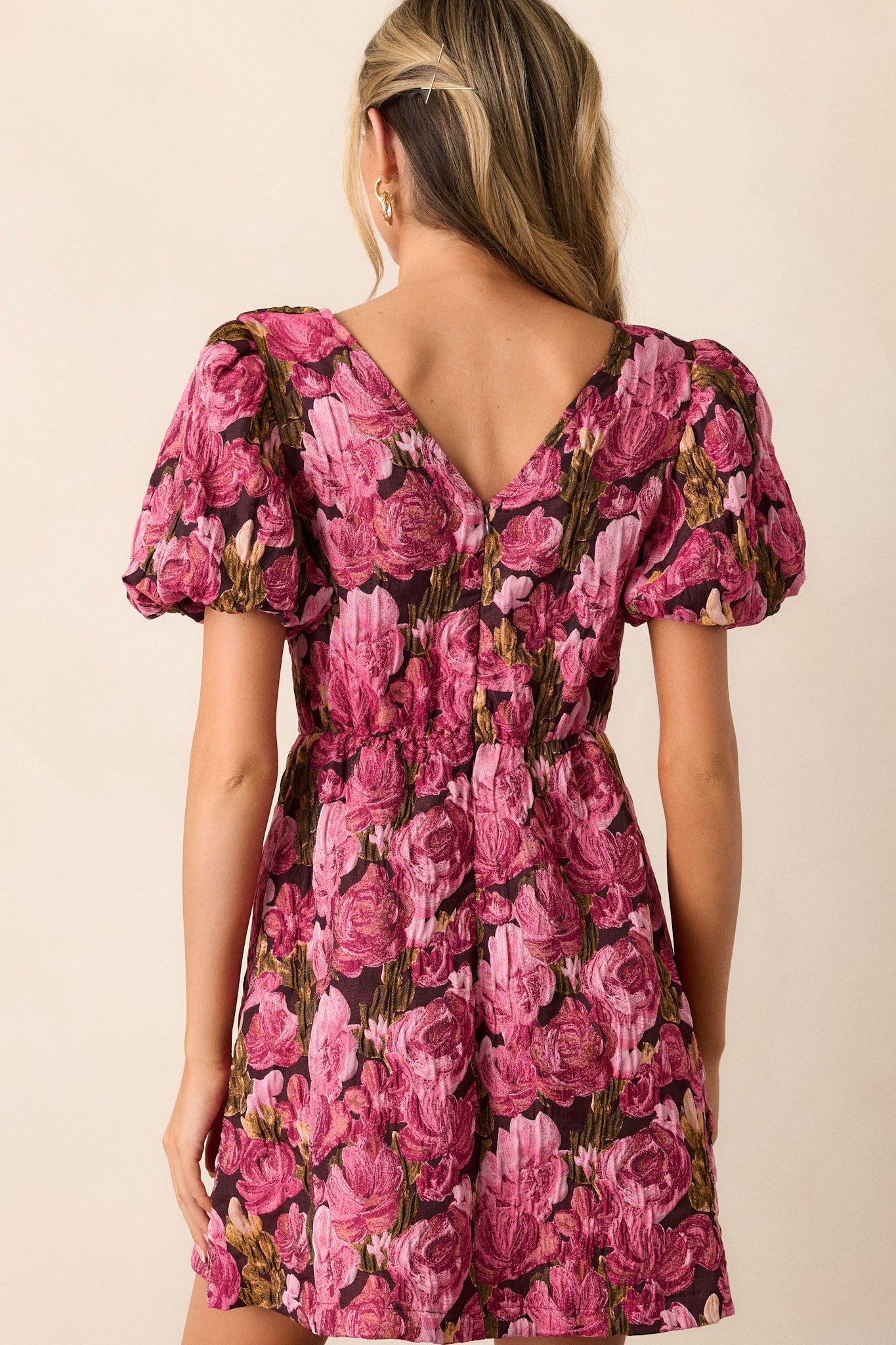 Back view of this berry dress that features a v-neckline, elastic puff sleeves, a floral jacquard fabric, and a back zipper.