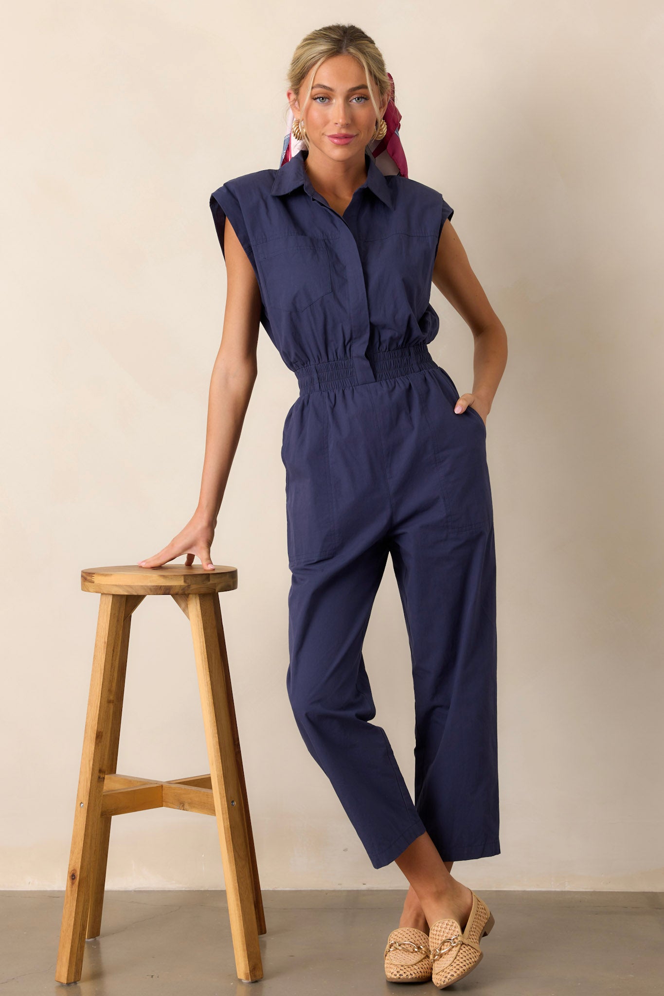 This jumpsuit features two side pockets, a stretchy soft waistband and a popped collar.