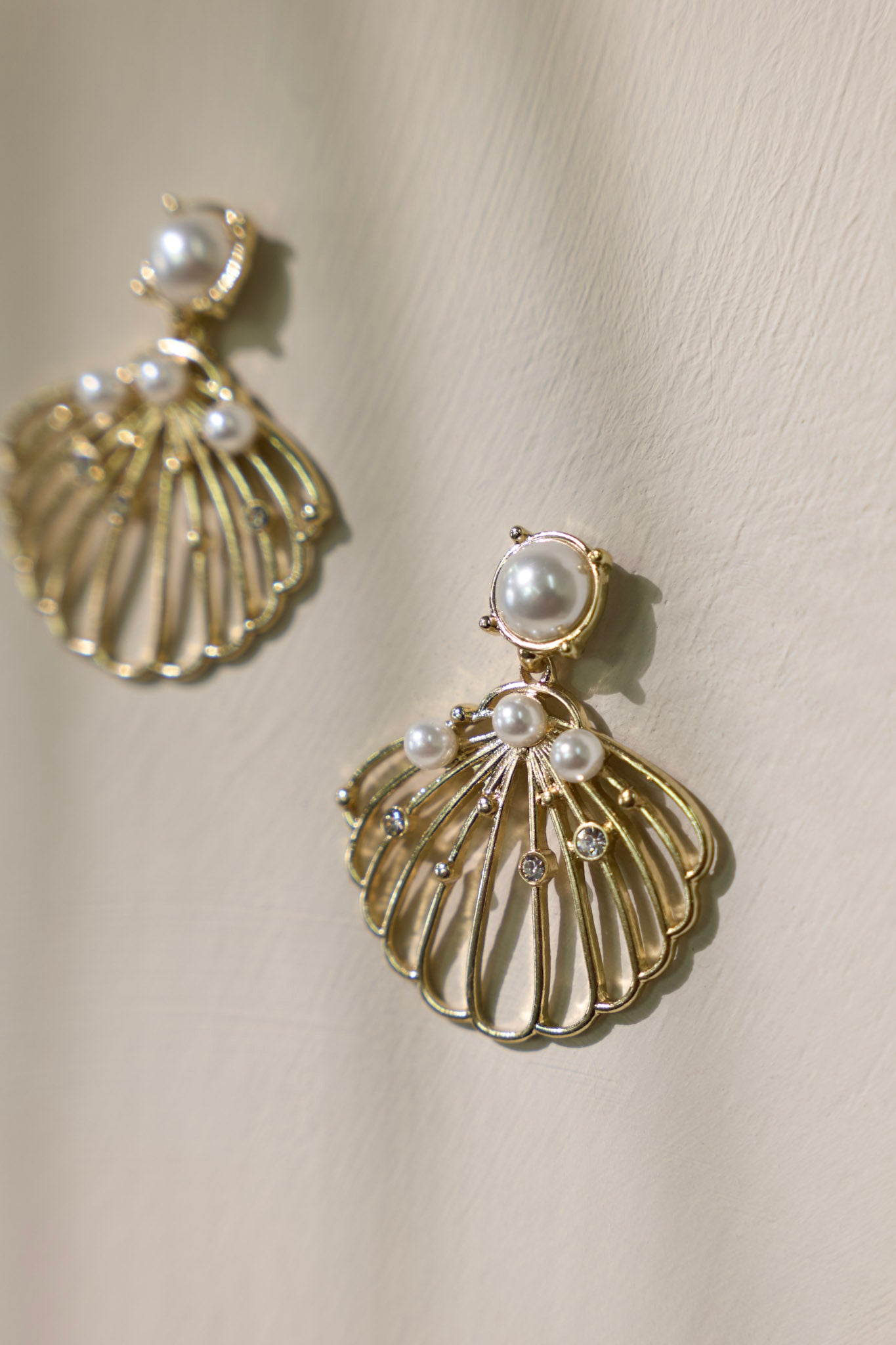 Tidepool Trinket Gold & Ivory Pearl Earrings