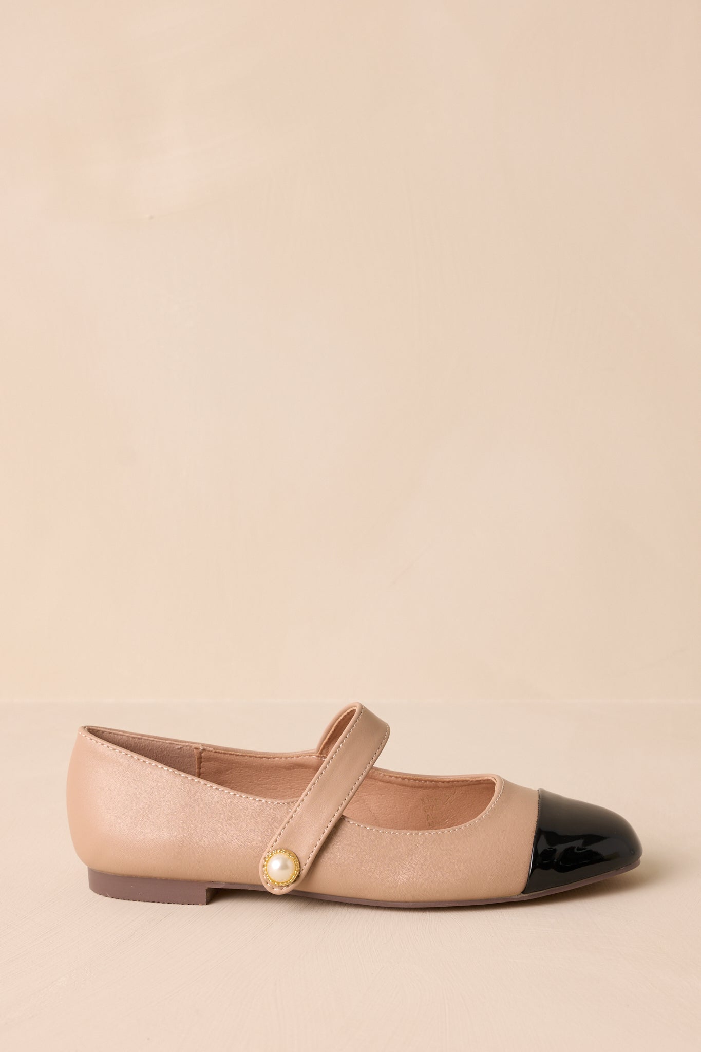 Tan flats with black toe outlet