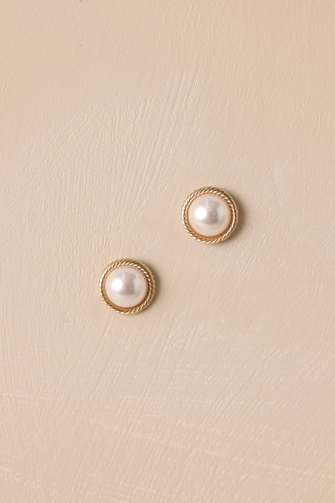 A Sure Thing Ivory Pearl Stud Earring