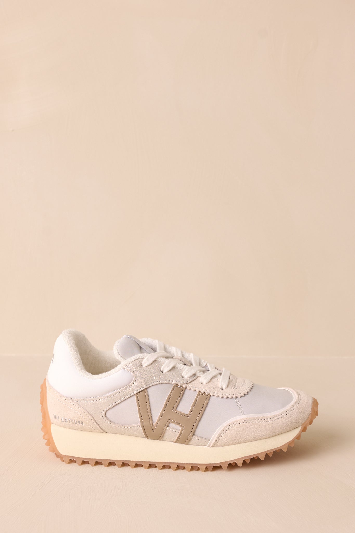 These white sneakers features a rounded toe, functional laces, a slight platform and a heavily textured sole.