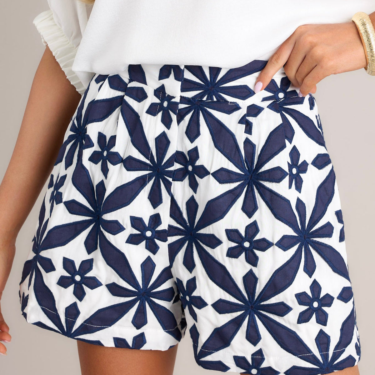 Black and white floral shorts deals
