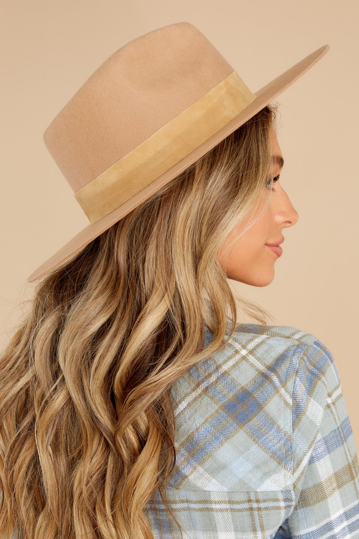 Side view of this hat that showcases a silhouette inspired by men's vintage styles, features a black tonal 100% suede band, with a brim measurement of 8.5 cm, a 50+ UPF rating.