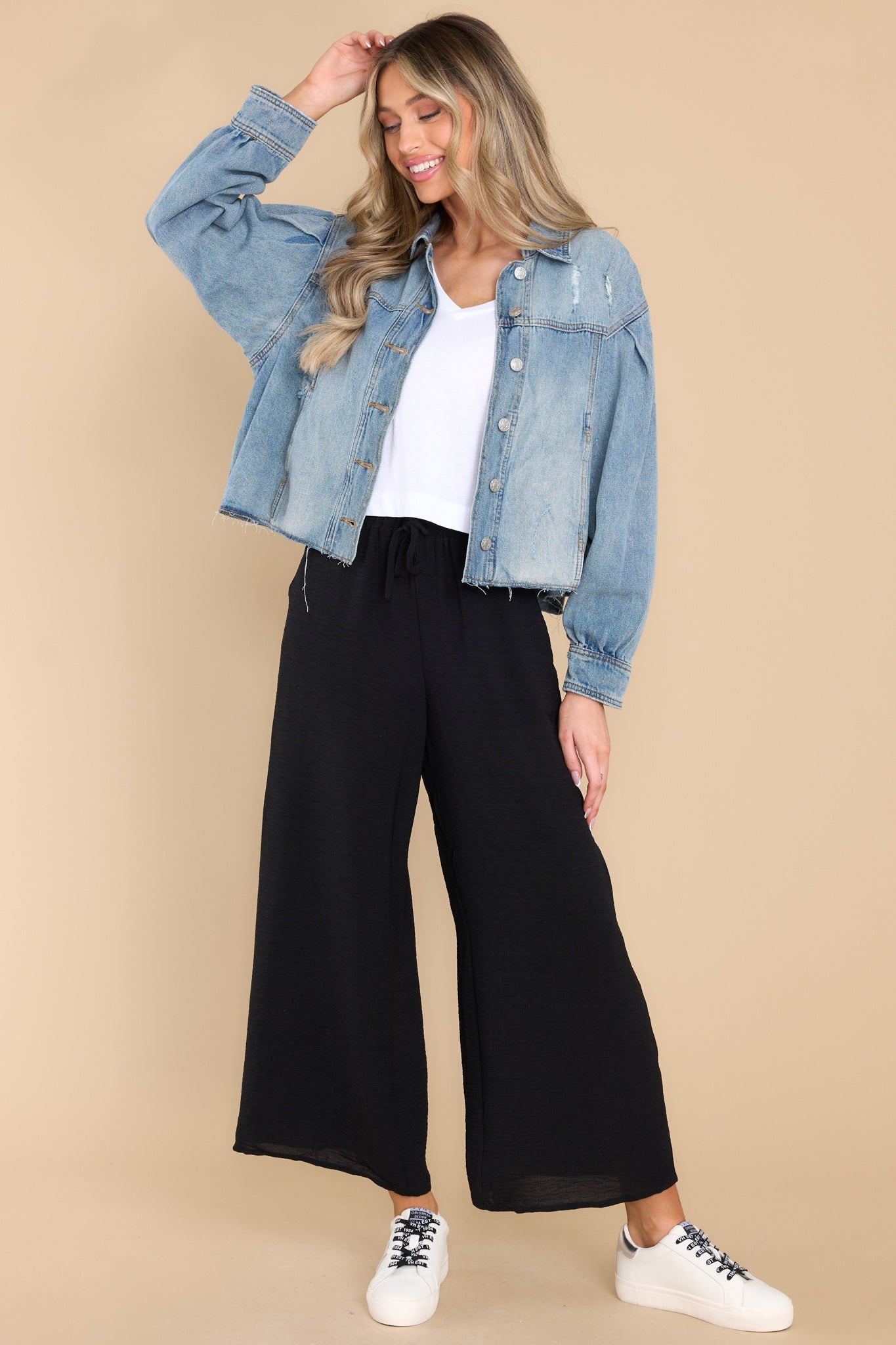 25 Stylish Ways to Wear Palazzo Pants in 2024 You Must Try - Petite  Dressing | Wide leg pants outfit, Red pants outfit, Flowy pants outfit